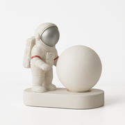 Luminária de Mesa Abajur Moderna LED Resina Astronauta Lua - ABAZZUR™